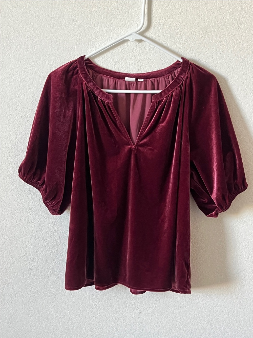 GAP Sz L Velvet Puff Sleeve Blouse - Burgundy